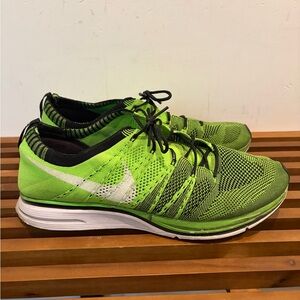 Nike Flyknit Trainer- Volt Green Black